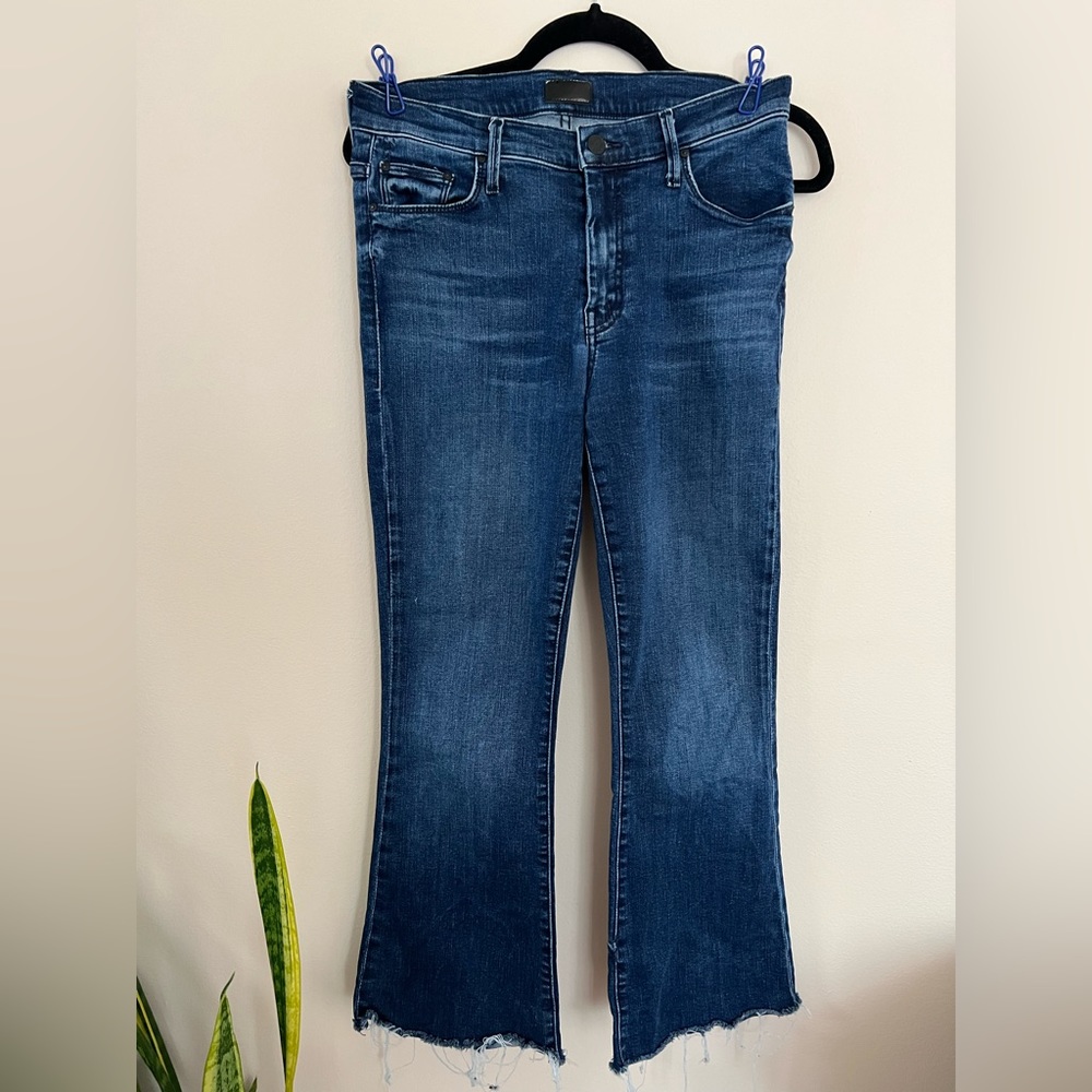 MOTHER Weekender Fray Jeans in Dark Wash, Ankle, size 29